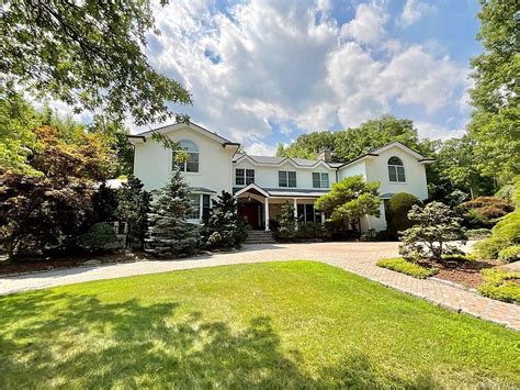 It contains 6 bedrooms and 5 bathrooms. . Zillow scarsdale ny